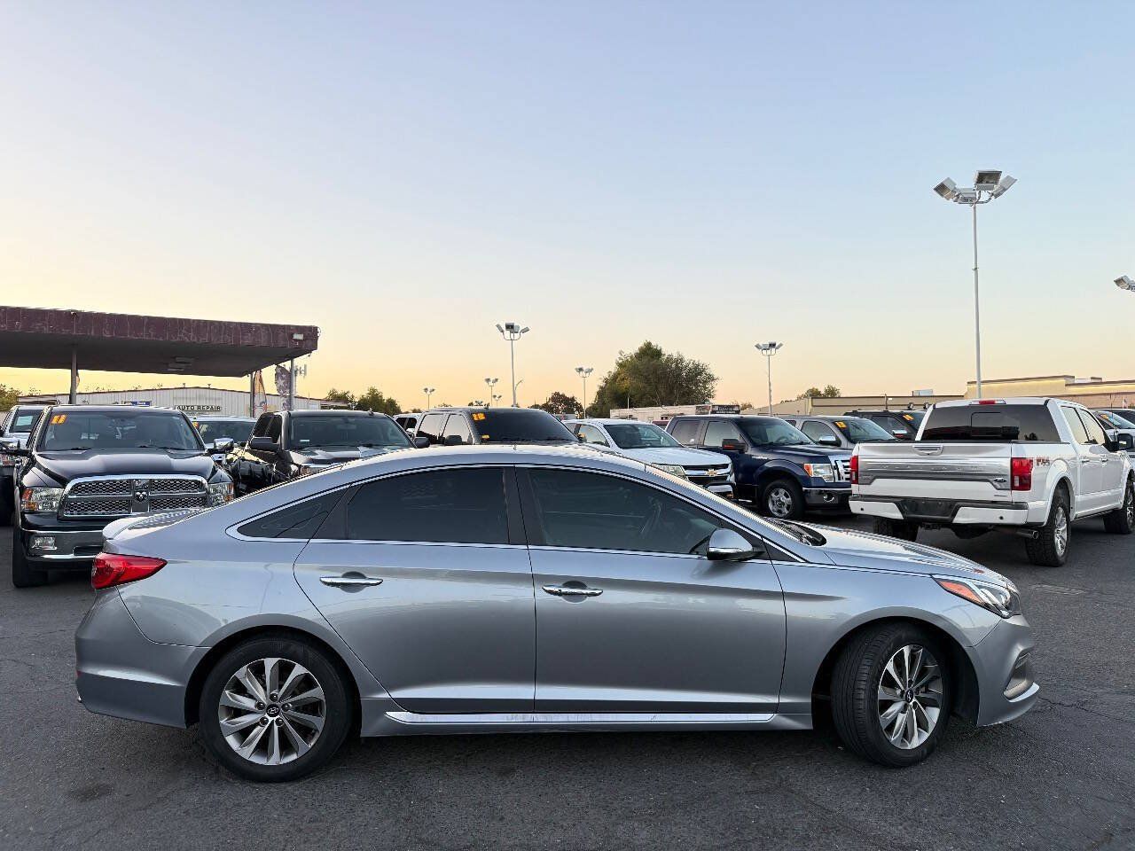 Used 2016 Hyundai Sonata Sport w/ Option Group 1V FWD image 8