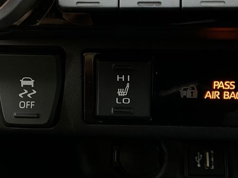 Used 2025 Toyota RAV4 XLE image 28