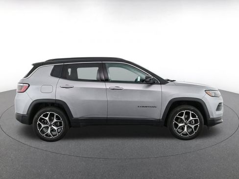 Used 2025 Jeep Compass Limited AWD/4WD image 10