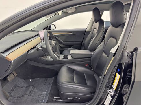 Used 2022 Tesla Model 3 Standard Range image 16