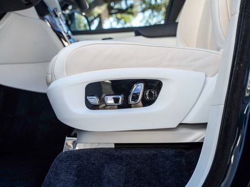 Certified 2022 Rolls-Royce Cullinan image 19