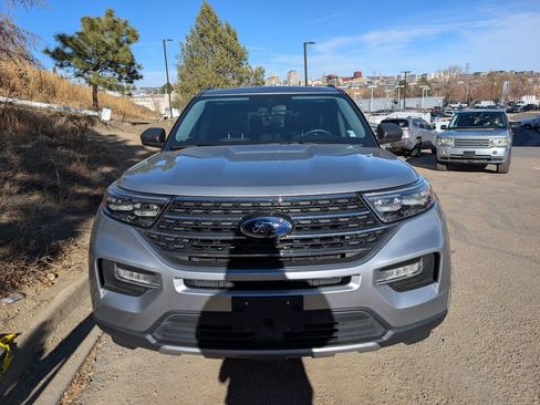 Used 2022 Ford Explorer XLT w/ Equipment Group 202A image 2