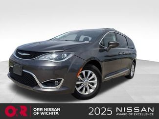 Used 2018 Chrysler Pacifica Touring-L FWD video 1