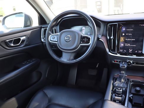 Used 2020 Volvo S60 T6 Momentum image 12