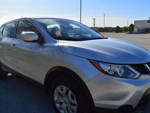 Used 2018 Nissan Rogue Sport S image 3