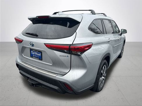 Certified 2023 Toyota Highlander XLE image 8
