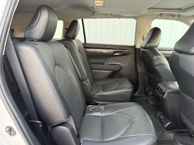Used 2023 Toyota Highlander Limited FWD image 35