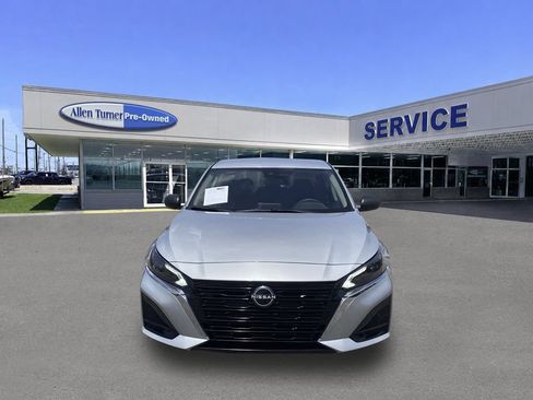 Used 2025 Nissan Altima 2.5 S FWD image 3