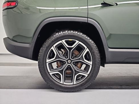 Used 2025 Rivian R1S Adventure image 12