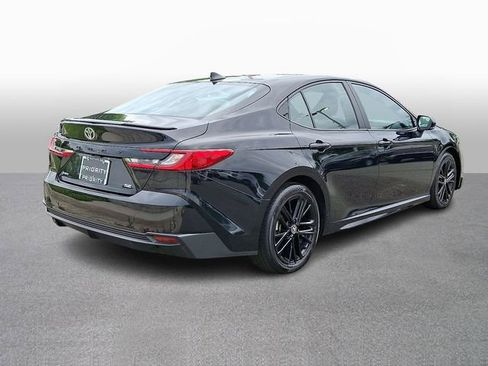 Used 2025 Toyota Camry SE FWD image 4