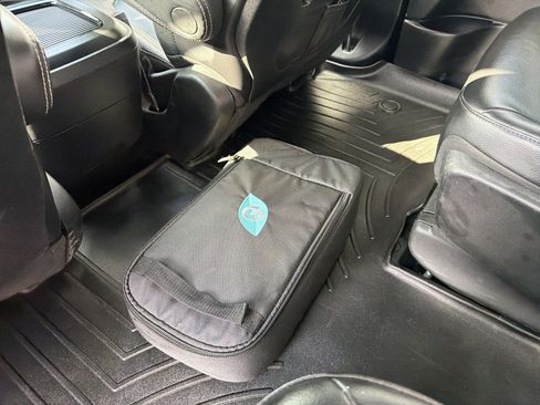 Used 2022 Chrysler Pacifica Touring-L w/ Uconnect Theater Family Group image 11