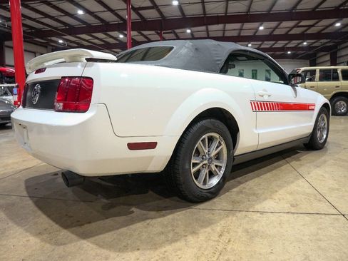 Used 2005 Ford Mustang Premium image 22