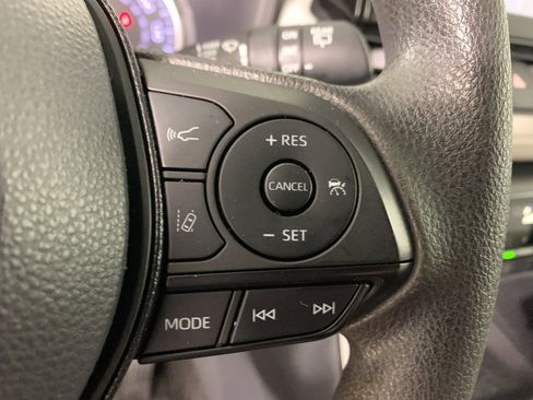 Used 2022 Toyota RAV4 XLE w/ Convenience Package image 22