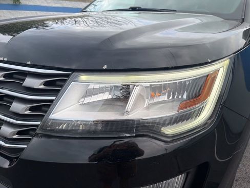 Used 2017 Ford Explorer Limited image 9