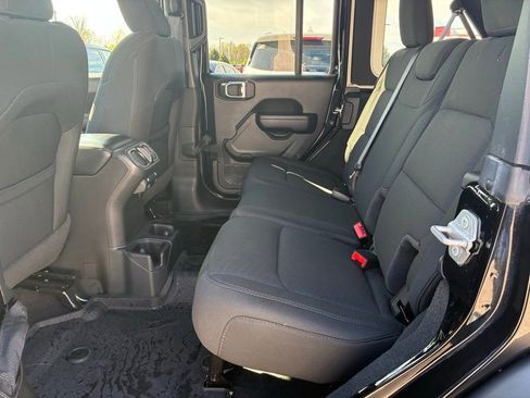 Used 2022 Jeep Wrangler Unlimited Sport image 25