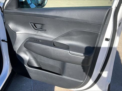 Used 2025 Hyundai Kona SEL image 21