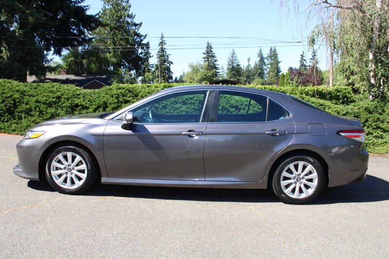 Used 2018 Toyota Camry LE FWD image 14