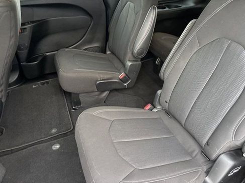 Used 2024 Chrysler Pacifica Touring image 31