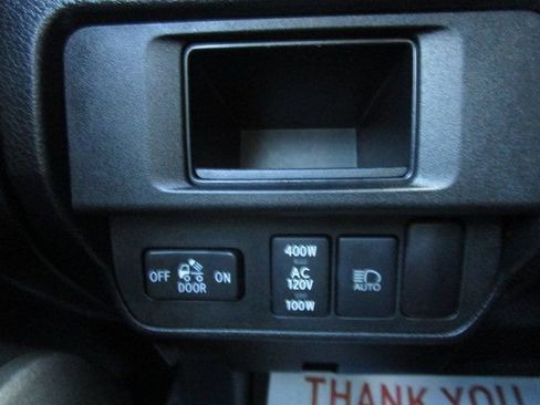 Used 2019 Toyota Tacoma TRD Sport image 12