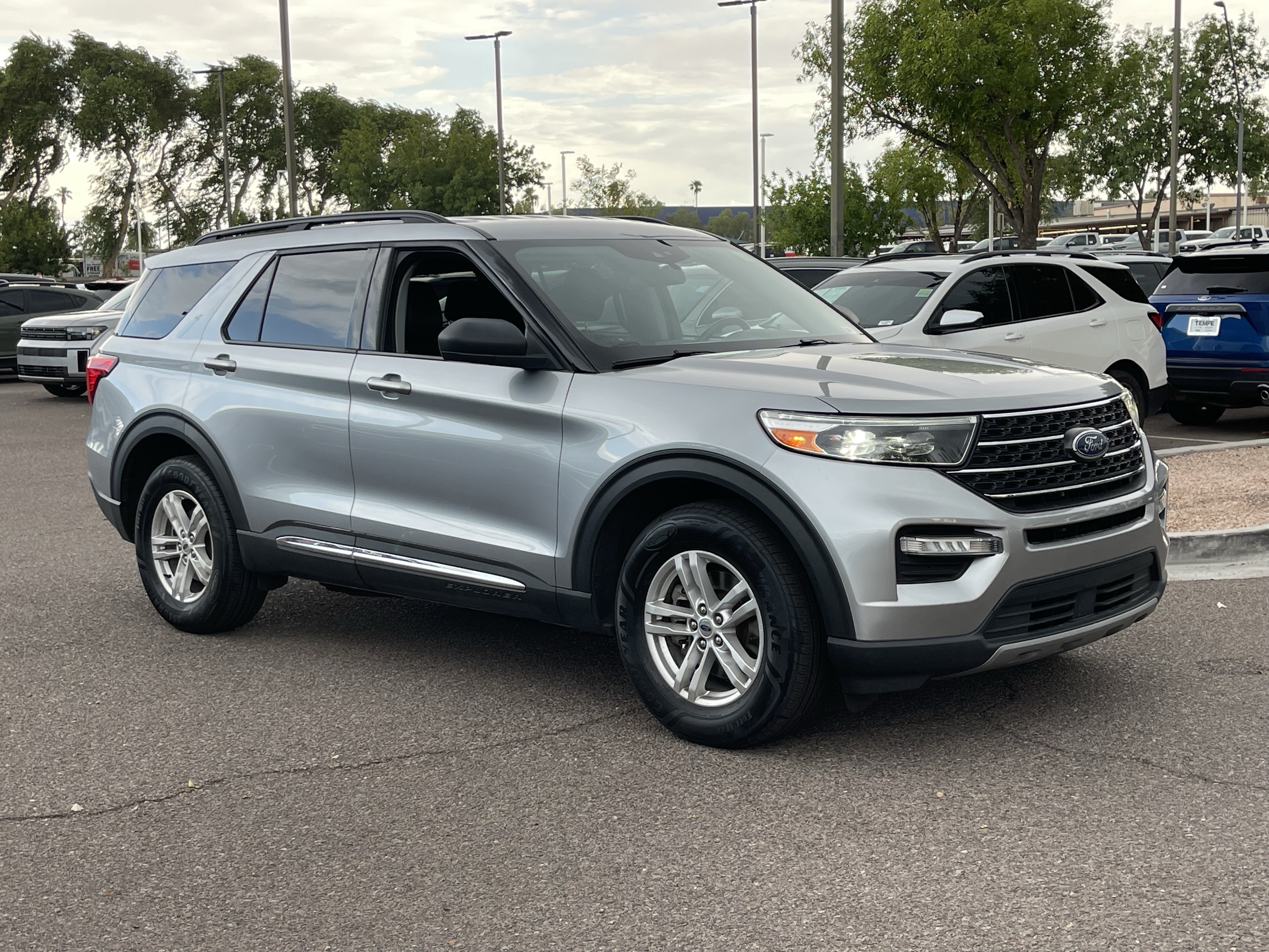 Used 2022 Ford Explorer XLT w/ Equipment Group 202A AWD/4WD image 7
