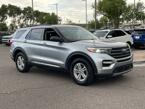 Used 2022 Ford Explorer XLT w/ Equipment Group 202A AWD/4WD image 7