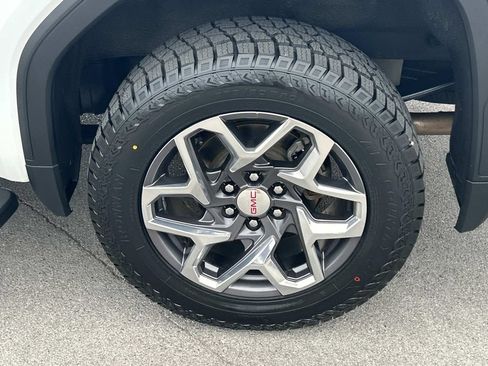 Used 2022 GMC Sierra 1500 SLT w/ SLT Premium Plus Package AWD/4WD image 17