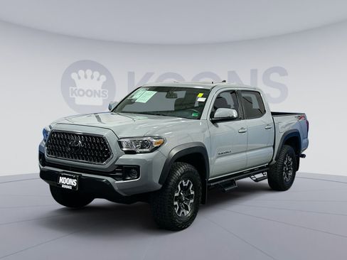 Used 2018 Toyota Tacoma SR image 1