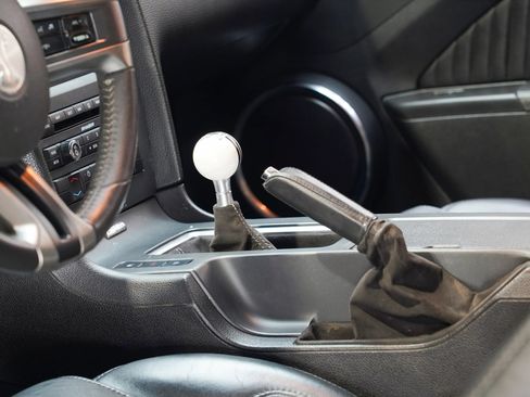 Used 2010 Ford Mustang Shelby GT500 RWD image 42