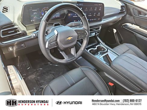Used 2025 Chevrolet Traverse High Country FWD image 10