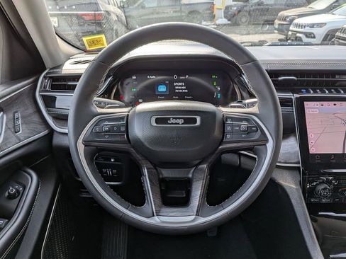 Used 2022 Jeep Grand Cherokee Limited 4xe image 14