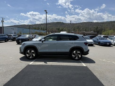 New 2026 Volkswagen Taos SE AWD/4WD image 6