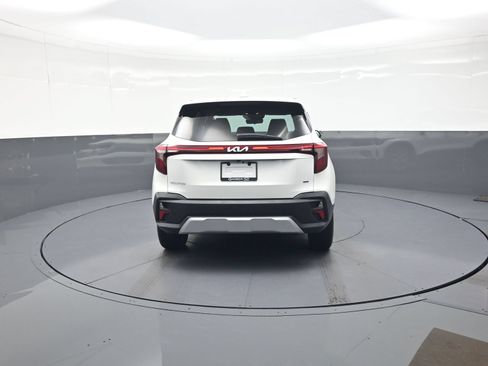 Used 2024 Kia Seltos LX AWD/4WD image 4