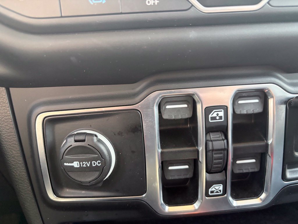 Used 2023 Jeep Wrangler Unlimited Sahara AWD/4WD image 26