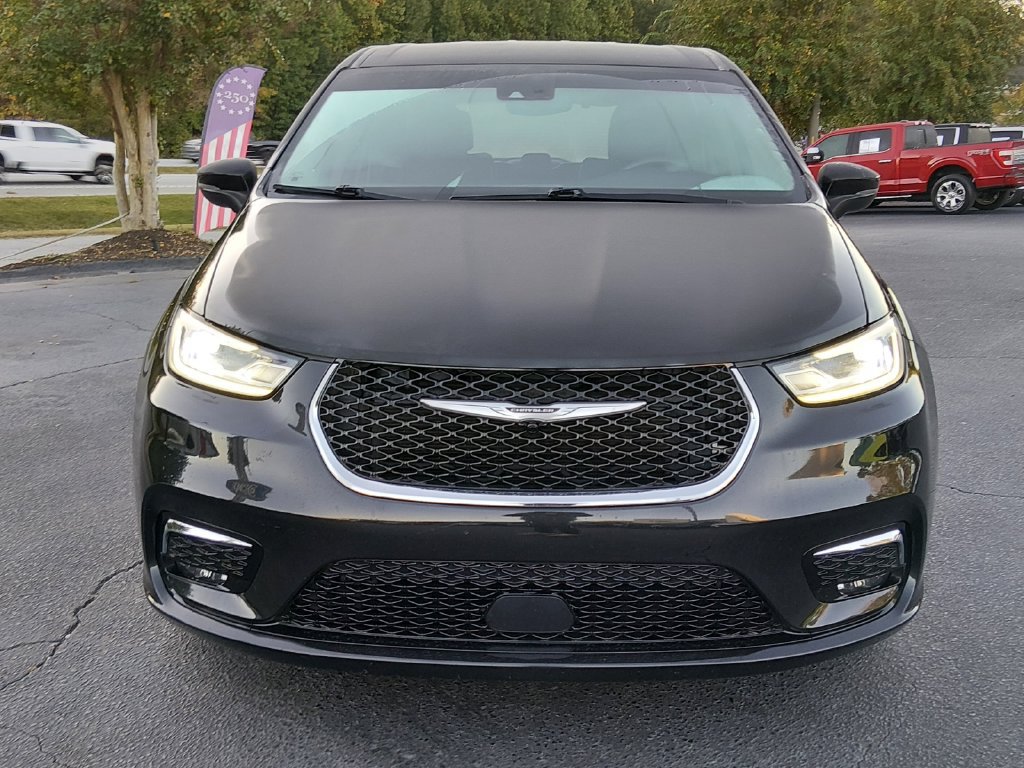 Used 2023 Chrysler Pacifica Touring-L FWD image 9