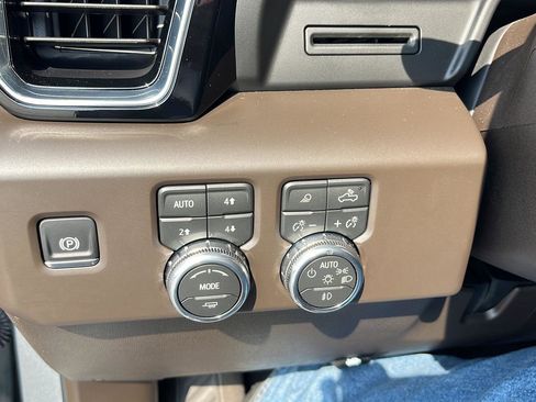 Used 2026 GMC Sierra 2500 Denali image 10