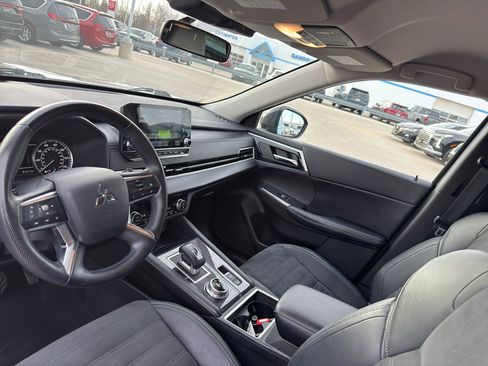 Used 2022 Mitsubishi Outlander SE image 25