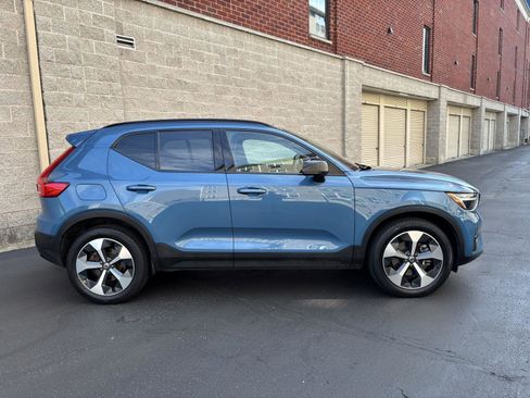 Used 2023 Volvo XC40 B5 Plus w/ Climate Package AWD/4WD image 2