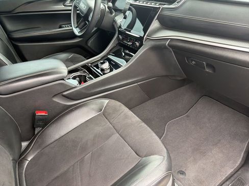 Used 2023 Jeep Grand Cherokee L Laredo image 20