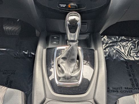 Used 2019 Nissan Rogue SV w/ Premium Package AWD/4WD image 17