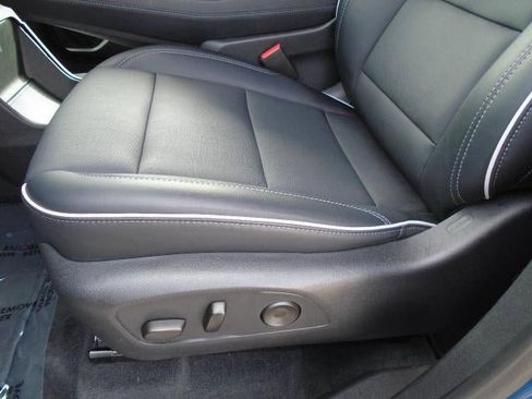 Certified 2025 Buick Enclave Preferred AWD/4WD image 17