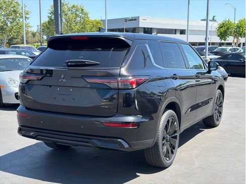 New 2026 Mitsubishi Outlander LE FWD image 5