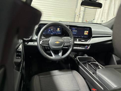 Used 2025 Chevrolet Equinox LT FWD image 18