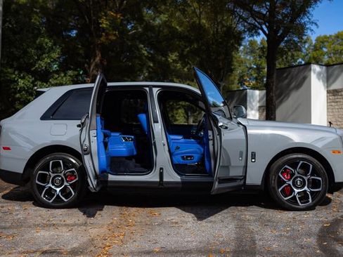 Used 2022 Rolls-Royce Cullinan Black Badge AWD/4WD image 7