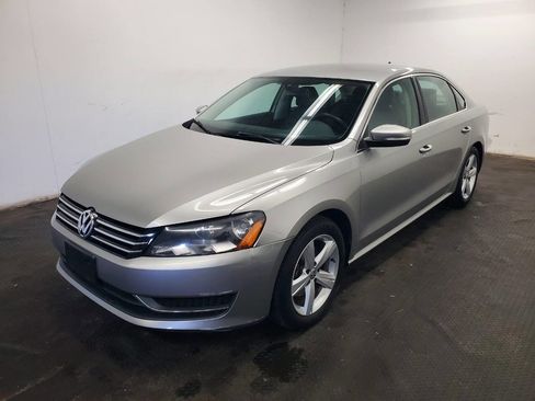Used 2014 Volkswagen Passat 1.8T SE image 1