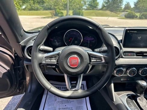 Used 2017 FIAT 124 Spider Classica RWD image 10