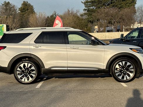 Used 2025 Ford Explorer Platinum w/ LUX Leather Package image 3