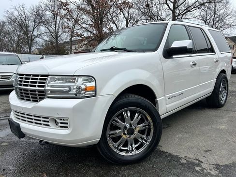 Used 2013 Lincoln Navigator 4WD w/ HD Trailer Tow Pkg image 2