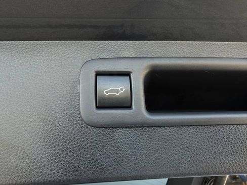 Used 2022 Toyota Highlander XLE FWD image 30