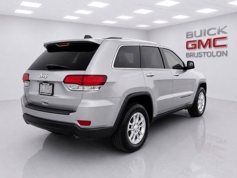 Used 2018 Jeep Grand Cherokee Laredo AWD/4WD image 8