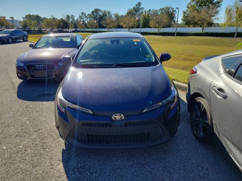 Used 2020 Toyota Corolla LE image 2